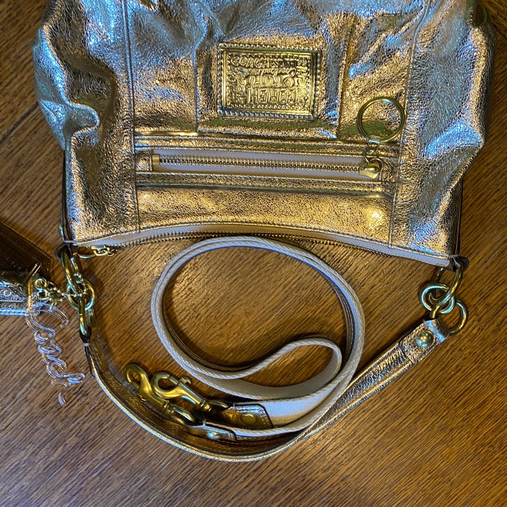 COLLECTABLE COACH POPPY HOBO, (SMALL). (Approx 11”X 7”) EXCELLENT CONDTION